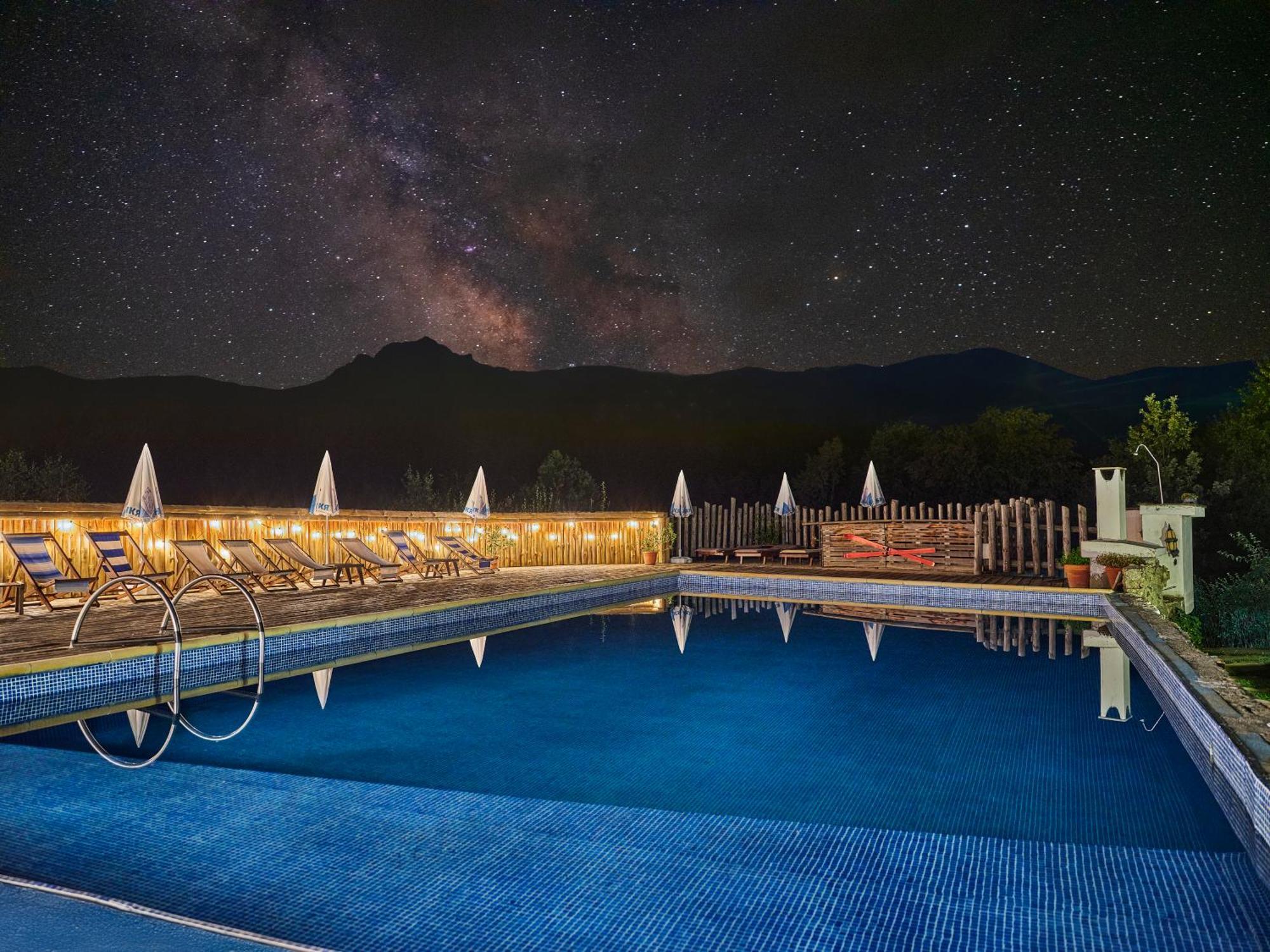 Hotel Tihiat Kat Aprilzi Exterior foto